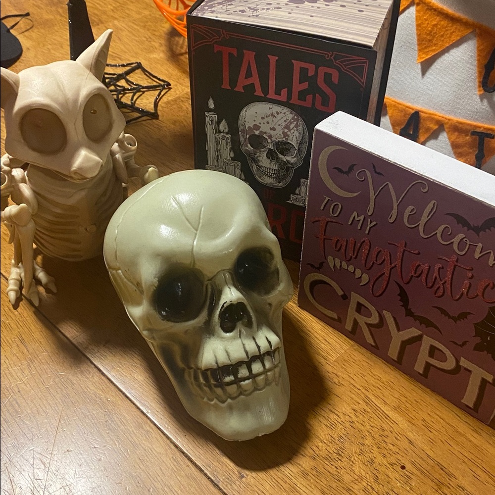 Halloween Skull and skeleton bat Decor Set